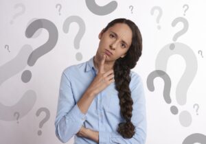 femme qui pense